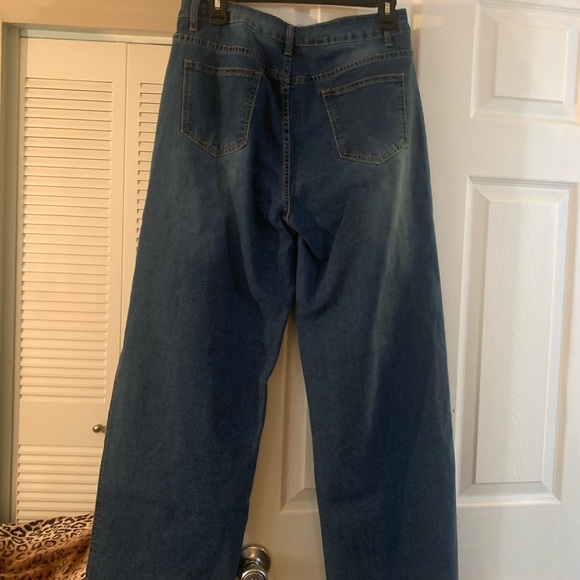 LADIES BLUE JEANS WITH SIDE SPLITS. - Picture 5 of 5